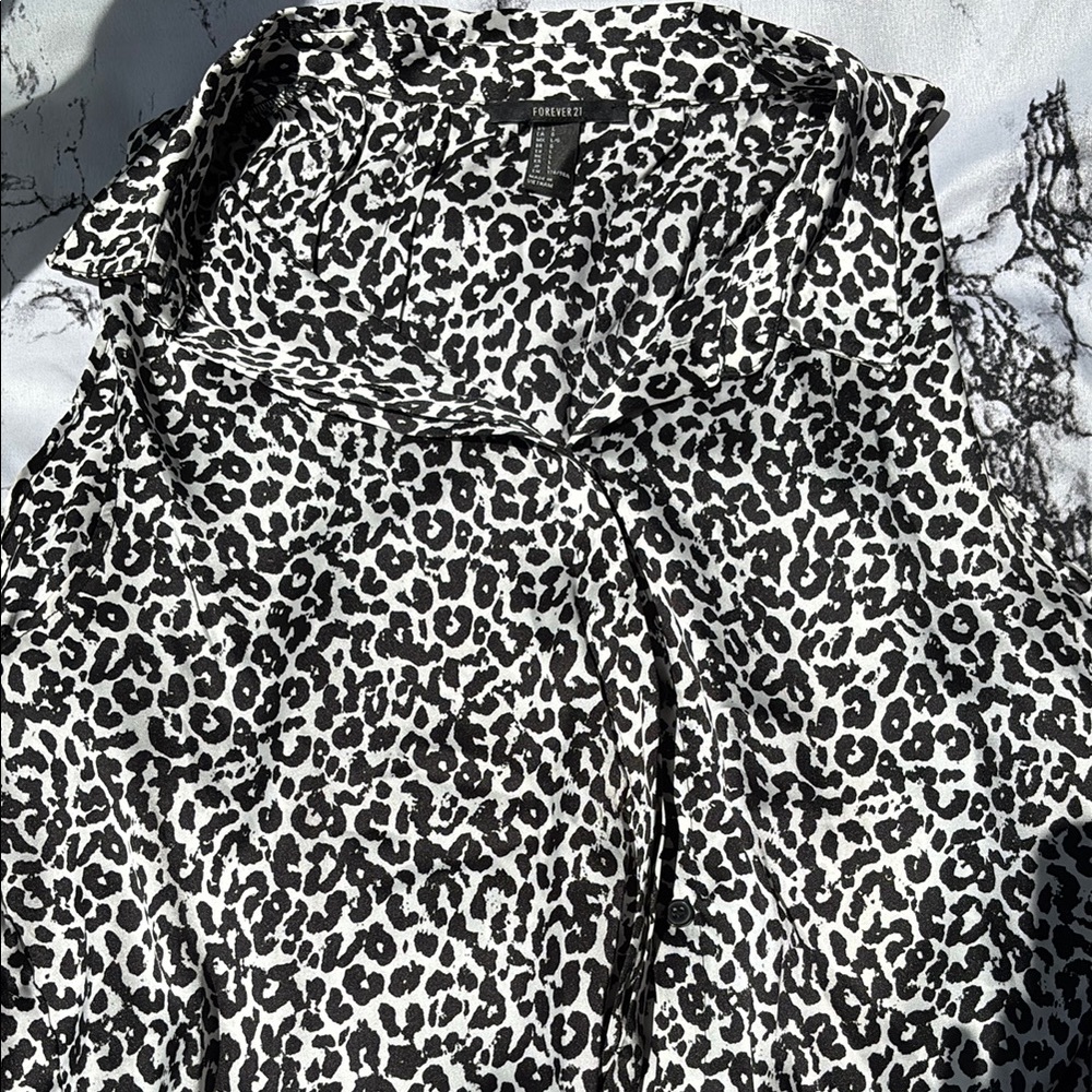 💎3/$15 - Forever 21 Leopard Print Blouse